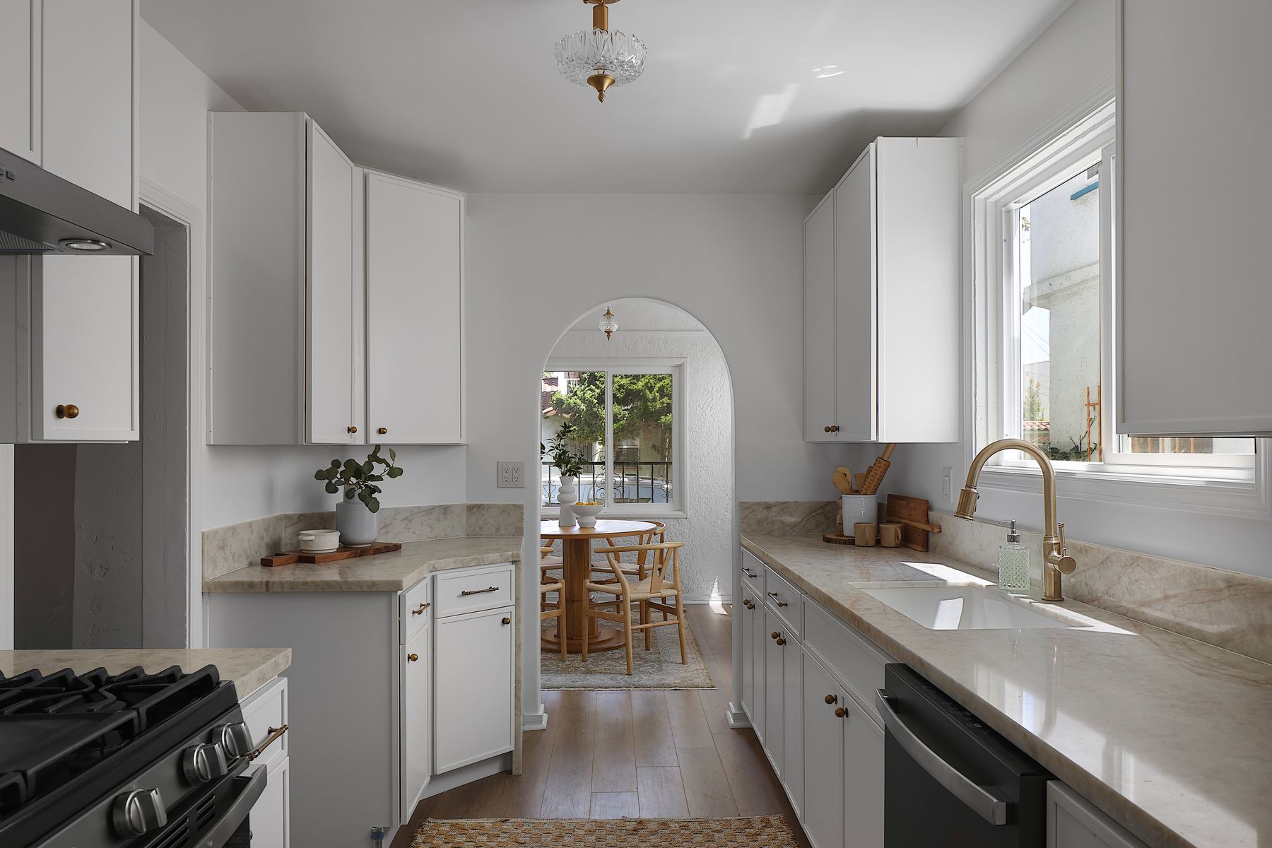 3120 kitchen with archway to breakfast nook